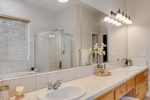 Bath - 299 Calypso Beach Dr, Copperopolis, CA 95228 photo 3 of 6