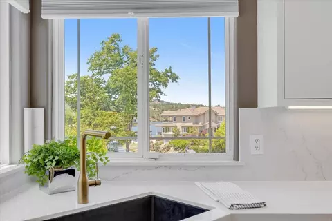Kitchen - 39 Waterfront Ct, Copperopolis, CA 95228 photo 5 of 15