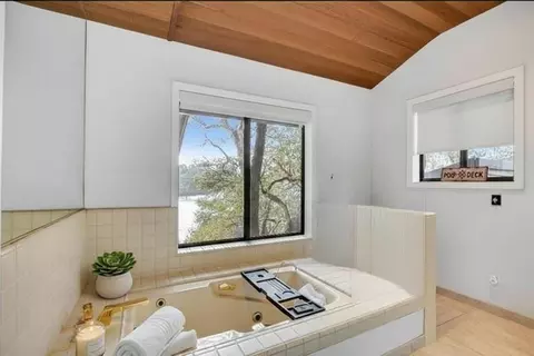 Bath - 870 Bret Harte Dr, Copperopolis, CA 95228 photo 3 of 9