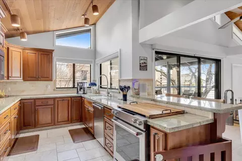 Kitchen - 870 Bret Harte Dr, Copperopolis, CA 95228 photo 4 of 5