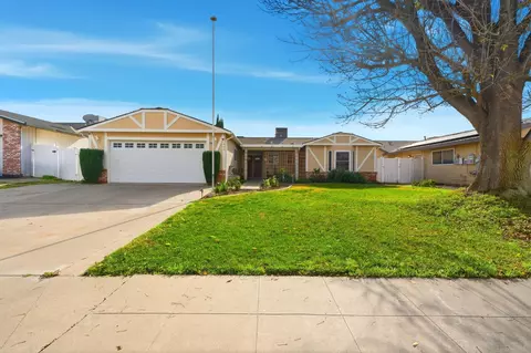 905 Redwood Ln, Lemoore, CA 93245 photo 2