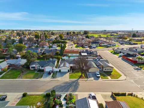 905 Redwood Ln, Lemoore, CA 93245 photo 10