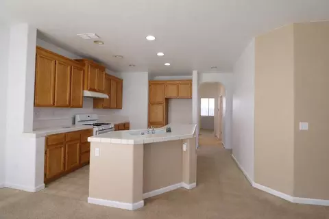924 Stanford Ave, Madera, CA 93637 photo 3