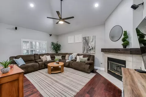 1015 E Chestnut Ct, Visalia, CA 93292 photo 7