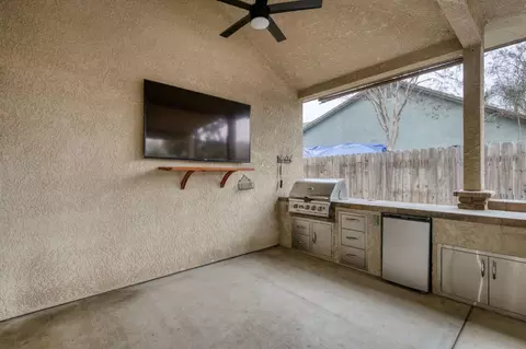 1015 E Chestnut Ct, Visalia, CA 93292 photo 32