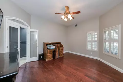 1015 E Chestnut Ct, Visalia, CA 93292 photo 17