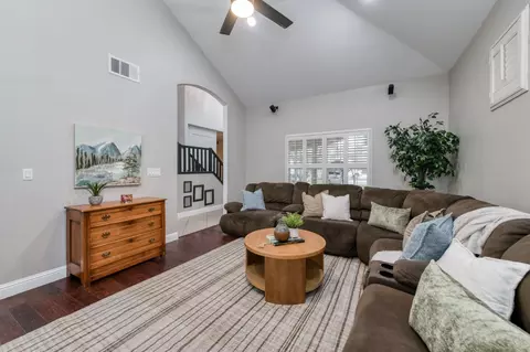 1015 E Chestnut Ct, Visalia, CA 93292 photo 6
