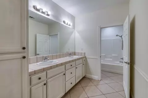 1015 E Chestnut Ct, Visalia, CA 93292 photo 28