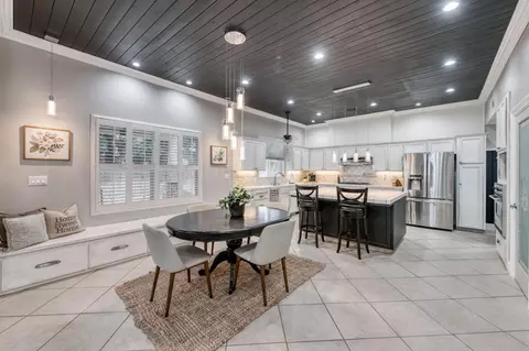 1015 E Chestnut Ct, Visalia, CA 93292 photo 9