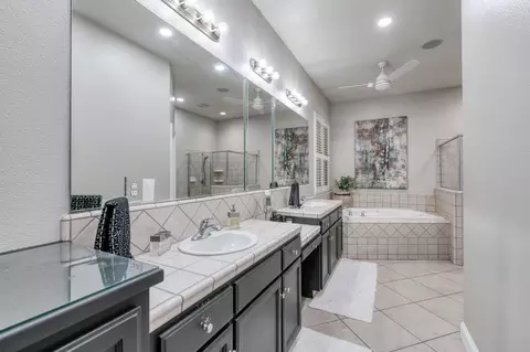 1015 E Chestnut Ct, Visalia, CA 93292 photo 22