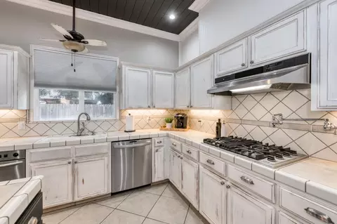 1015 E Chestnut Ct, Visalia, CA 93292 photo 12