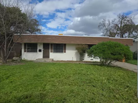 2003 E Buckingham Way, Fresno, CA 93726