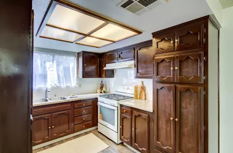 131 N Terry Ave, Clovis, CA 93612 photo 4