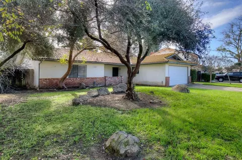 131 N Terry Ave, Clovis, CA 93612 photo 6