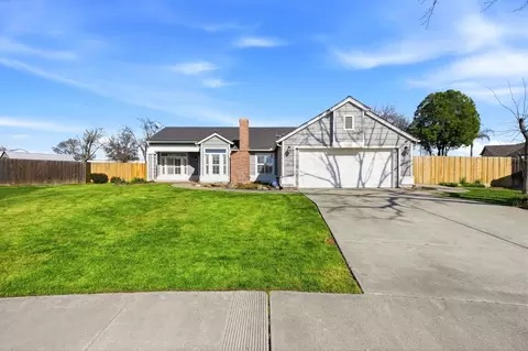 3207 Juniper Ct, Hanford, CA 93230 photo 2