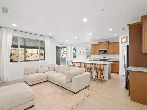 673 Redrock Dr, Madera, CA 93636 photo 2
