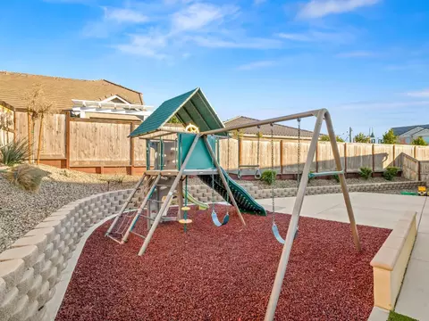 673 Redrock Dr, Madera, CA 93636 photo 17