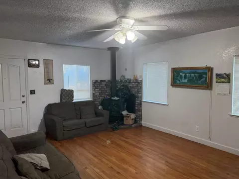 930 Sierra St, Madera, CA 93638 photo 3