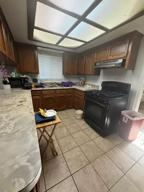 930 Sierra St, Madera, CA 93638 photo 5
