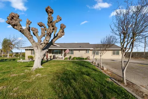 2938 N Trinity Ave, Kerman, CA 93630 photo 2
