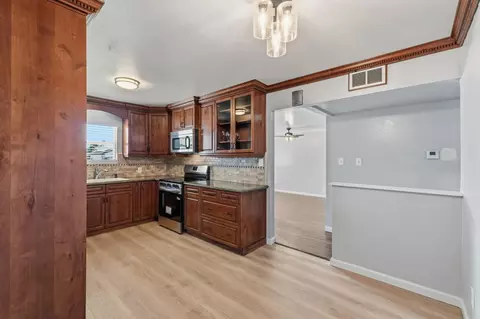 873 W Euclid Ave, Clovis, CA 93612 photo 9