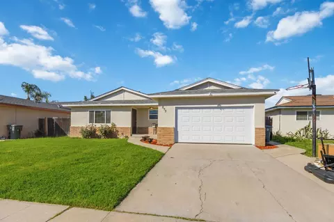 873 W Euclid Ave, Clovis, CA 93612 photo 2