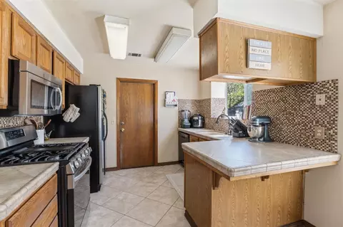 809 Wildwood Dr, Lemoore, CA 93245 photo 10