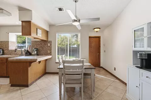 809 Wildwood Dr, Lemoore, CA 93245 photo 12