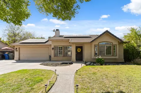 809 Wildwood Dr, Lemoore, CA 93245 photo 1
