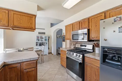 809 Wildwood Dr, Lemoore, CA 93245 photo 14