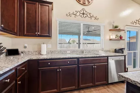 756 Strada St, Lemoore, CA 93245 photo 15