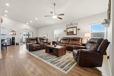 756 Strada St, Lemoore, CA 93245 photo 8
