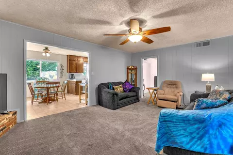 1074 E Sample Ave, Fresno, CA 93710 photo 9