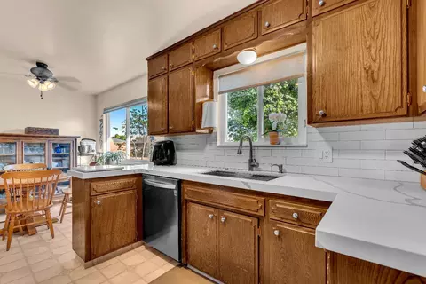 1074 E Sample Ave, Fresno, CA 93710 photo 4