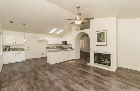 1535 Morgan Dr, Kingsburg, CA 93631