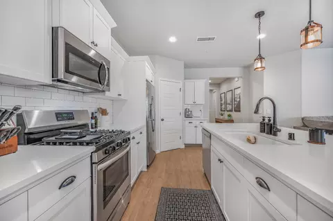 Kitchen - 619 Wood Crest Ave, Madera, CA 93636 photo 3 of 4