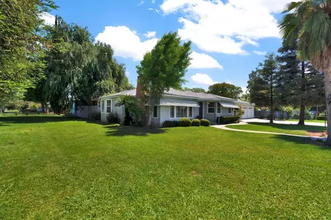 Exterior - 200 Lyons St, Madera, CA 93638 photo 4 of 11