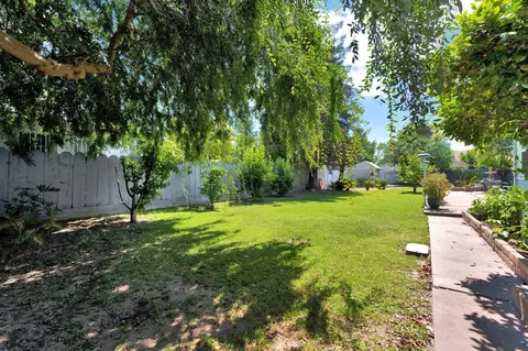Exterior - 200 Lyons St, Madera, CA 93638 photo 6 of 11