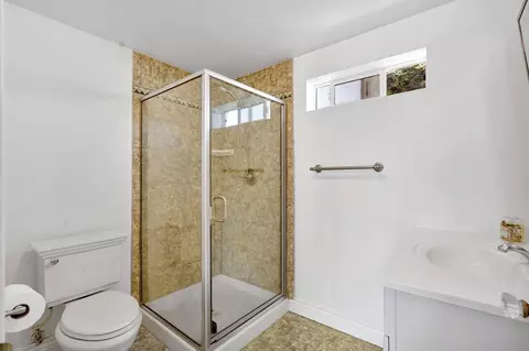 Bath - 200 Lyons St, Madera, CA 93638 photo 1 of 2