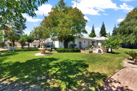 Exterior - 200 Lyons St, Madera, CA 93638 photo 10 of 11