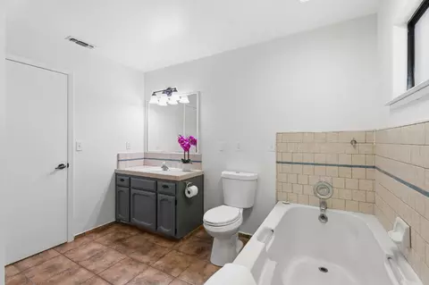 Bath - 18839 Shell Dr, Madera, CA 93638 photo 2 of 6