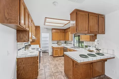 Kitchen - 18839 Shell Dr, Madera, CA 93638 photo 1 of 4