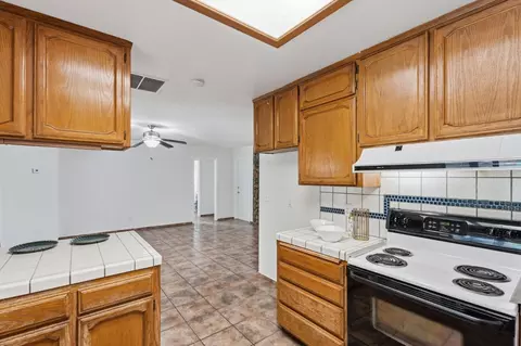 Kitchen - 18839 Shell Dr, Madera, CA 93638 photo 3 of 4