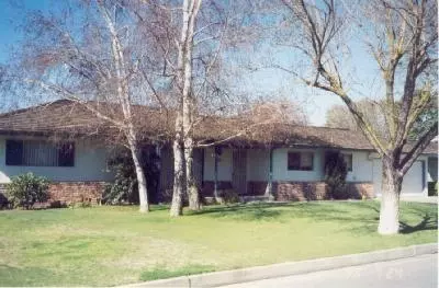 412 N Schnoor, Madera, CA 93637 photo 1