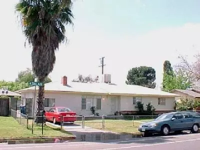 5740 E Ashlan Ave, Fresno, CA 93727 photo 1