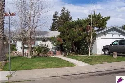 699 W Pat Dr, Clovis, CA 93612 photo 1