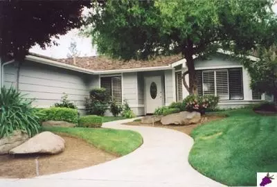 284 N Manila Ave, Clovis, CA 93612 photo 1