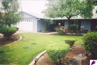 2341 Moir Dr, Sanger, CA 93657 photo 1