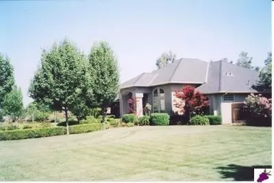 8648 E Los Altos, Clovis, CA 93619 photo 1