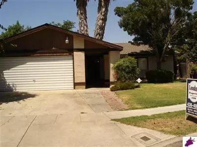 4895 E Atchison Ave, Fresno, CA 93725 photo 1